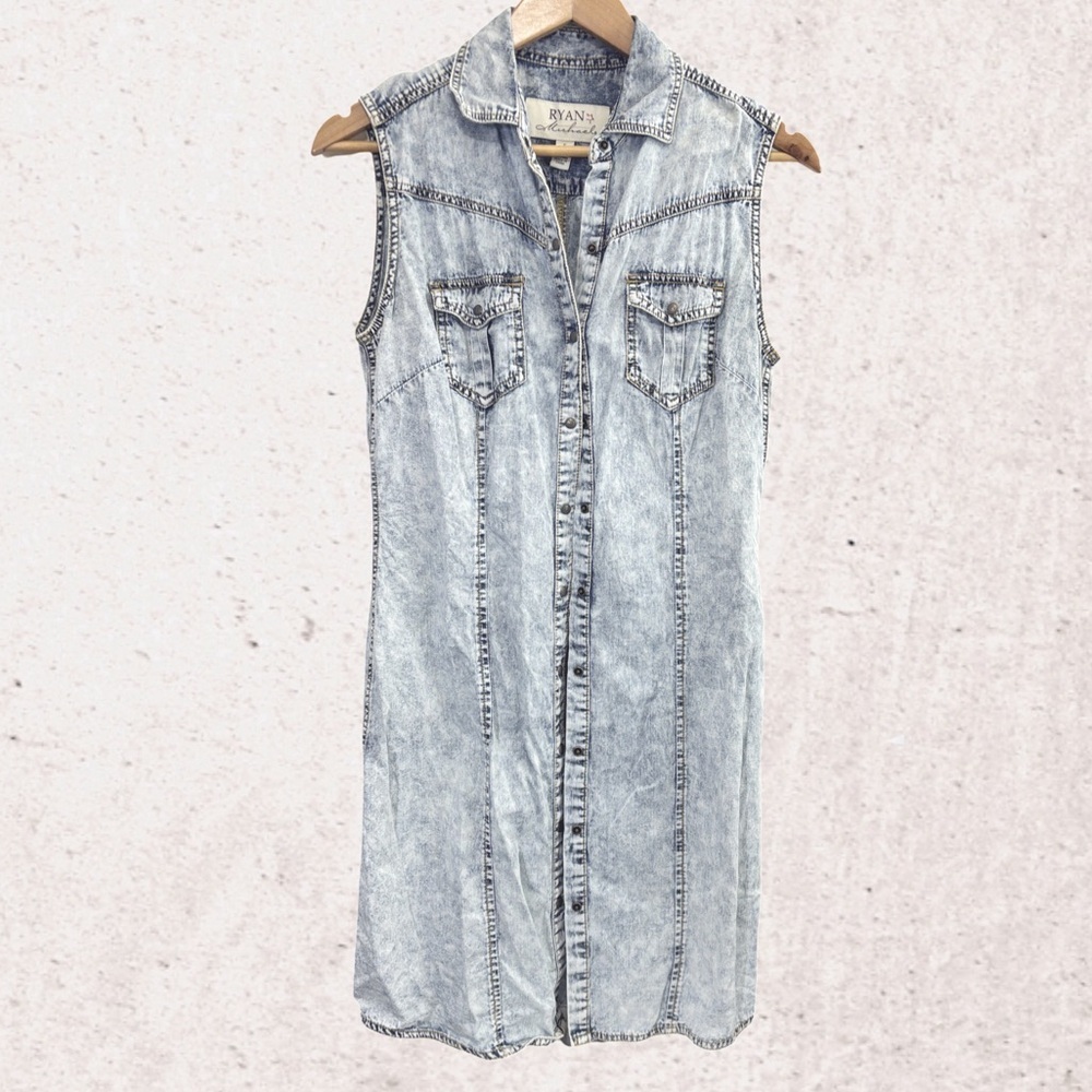 Blue Sleeveless Buttoned Shirt Dress with Notched Collar